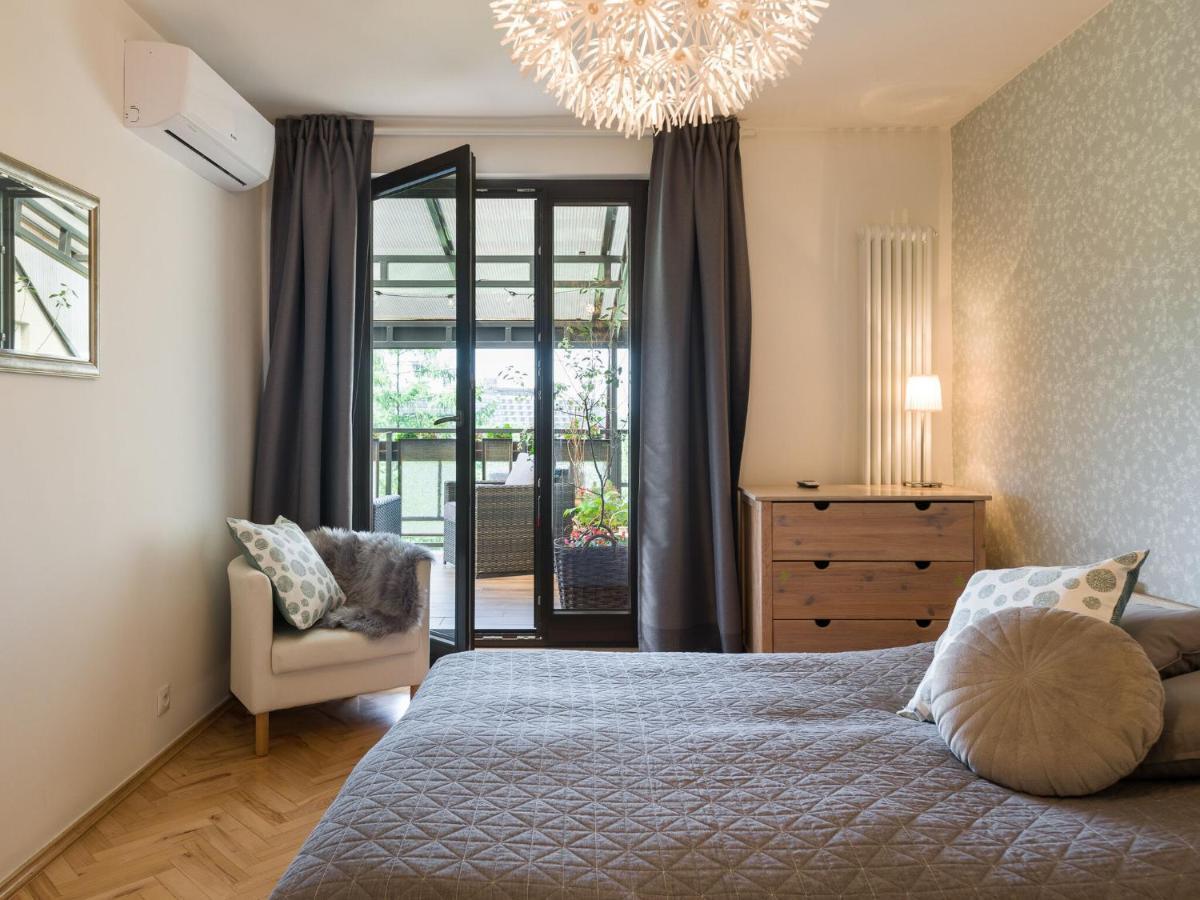 With Superb Location Apartment Krakau